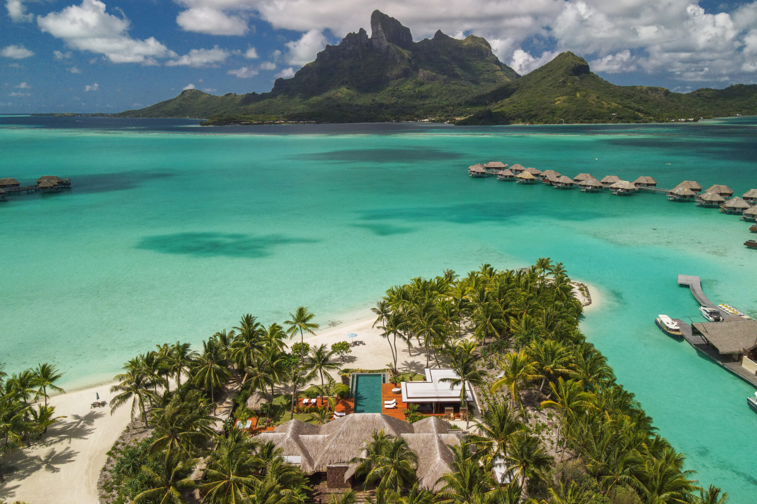 Four Seasons Resort Bora Bora: Lagune, Bungalows und Mount Otemanu