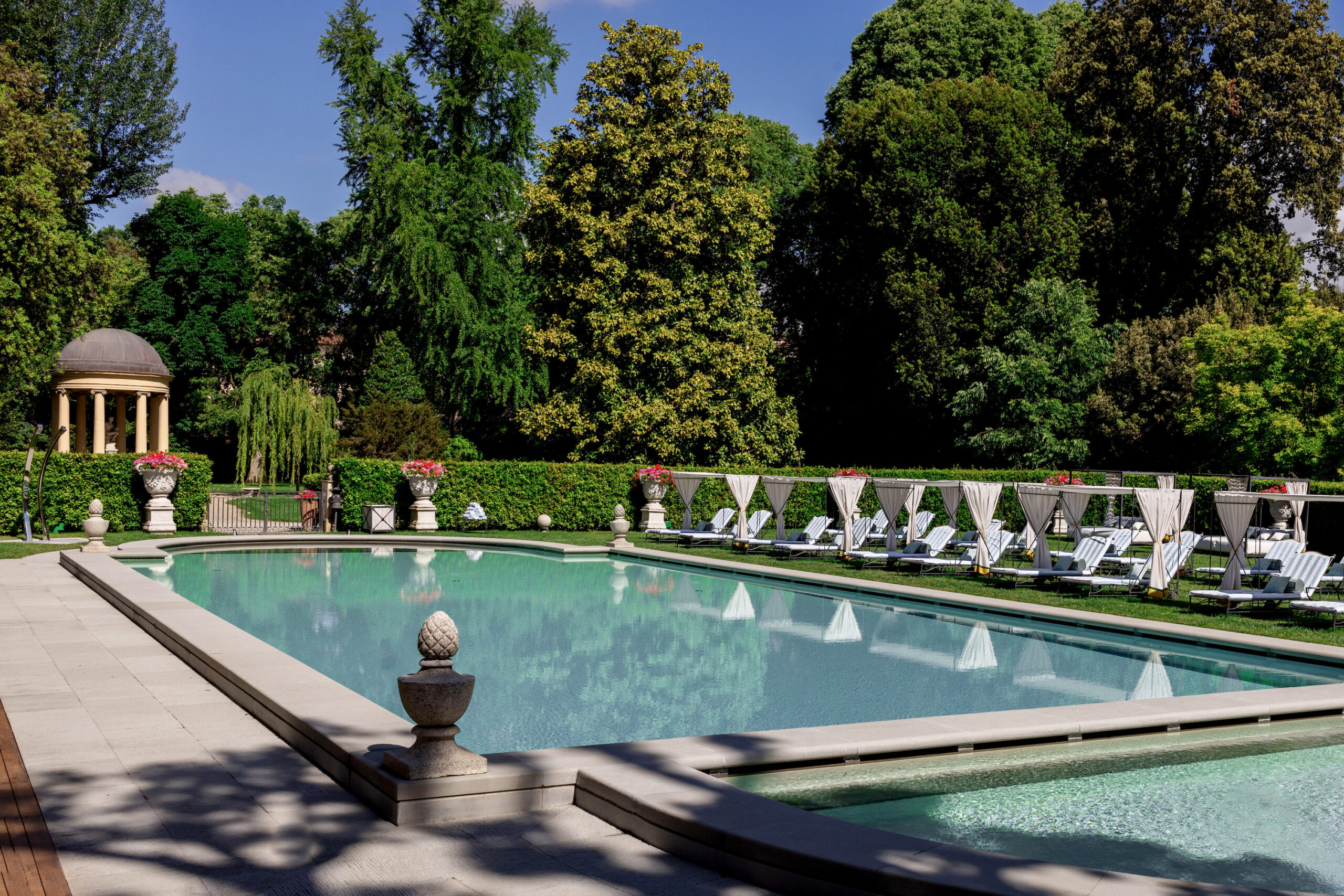 Four Seasons Hotel Firenze – Pool im historischen Garten Giardino della Gherardesca