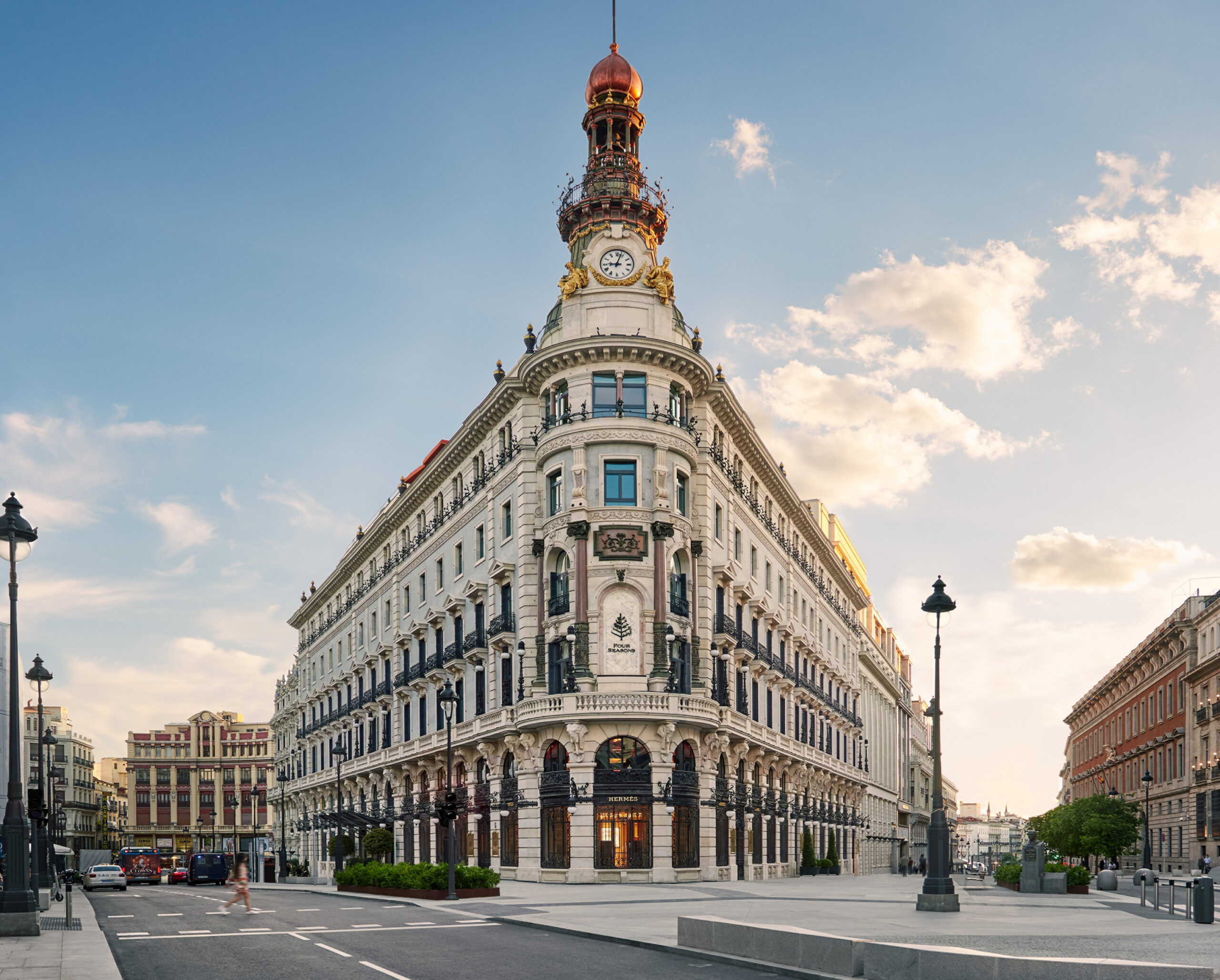 Four Seasons Hotel Madrid – Historische Fassade des Hotels im Centro Canalejas