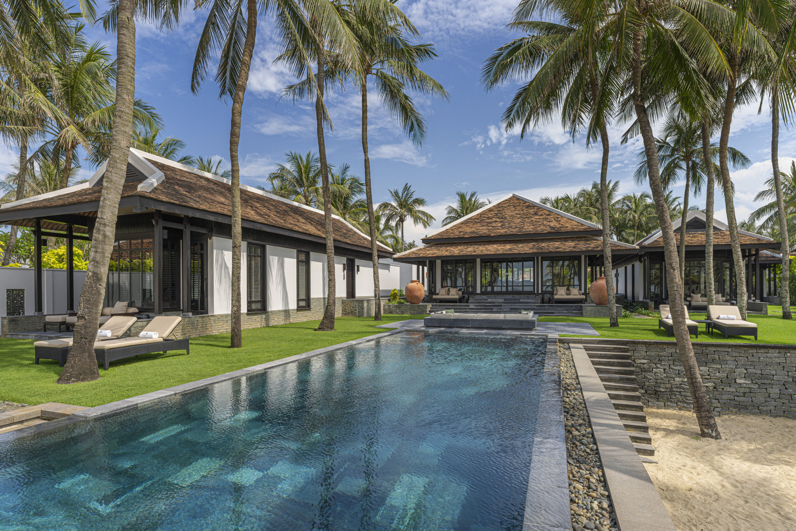 Four Seasons Resort The Nam Hai – Pool-Villa unter Palmen am Strand