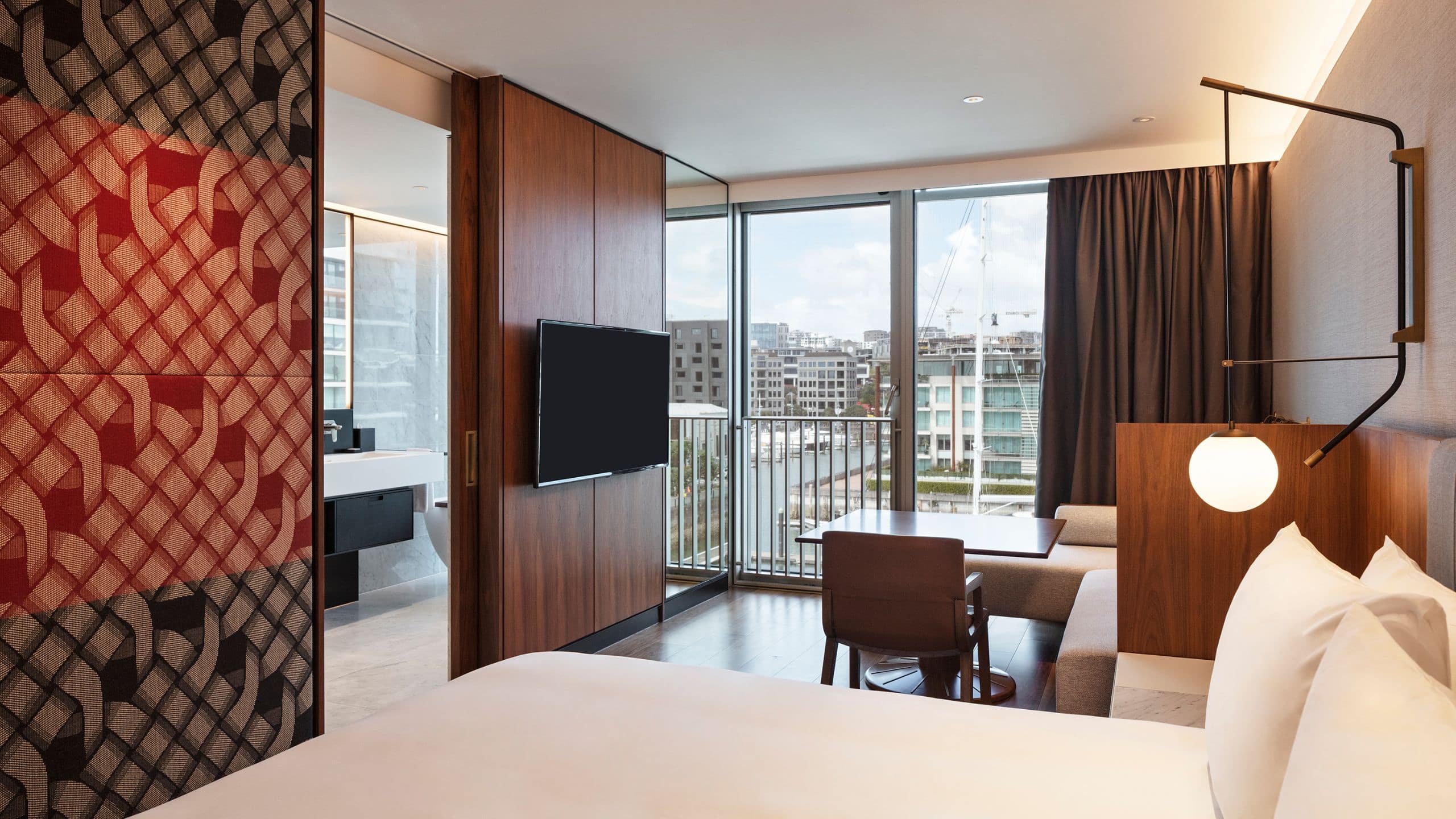 King-Zimmer mit Tukutuku-Paneel und Hafenblick