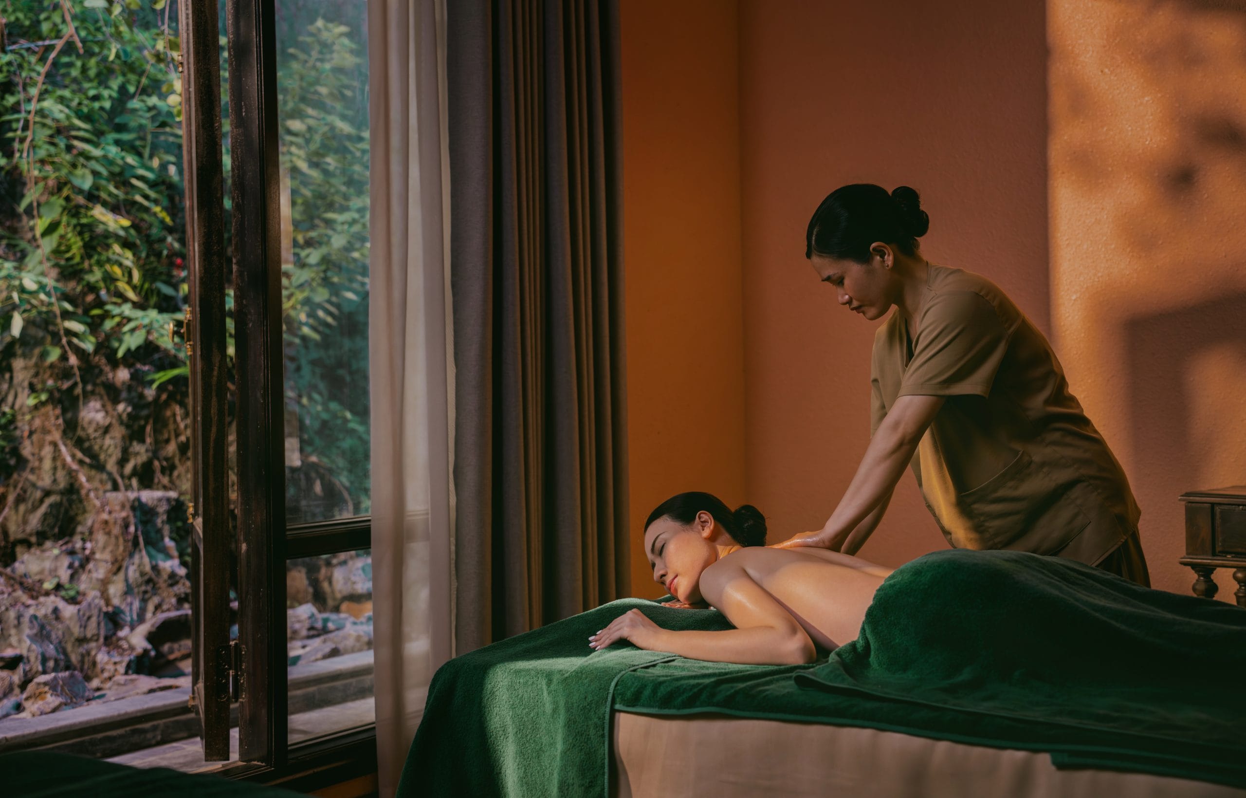 Behandlung im Spa Chỉ Quán