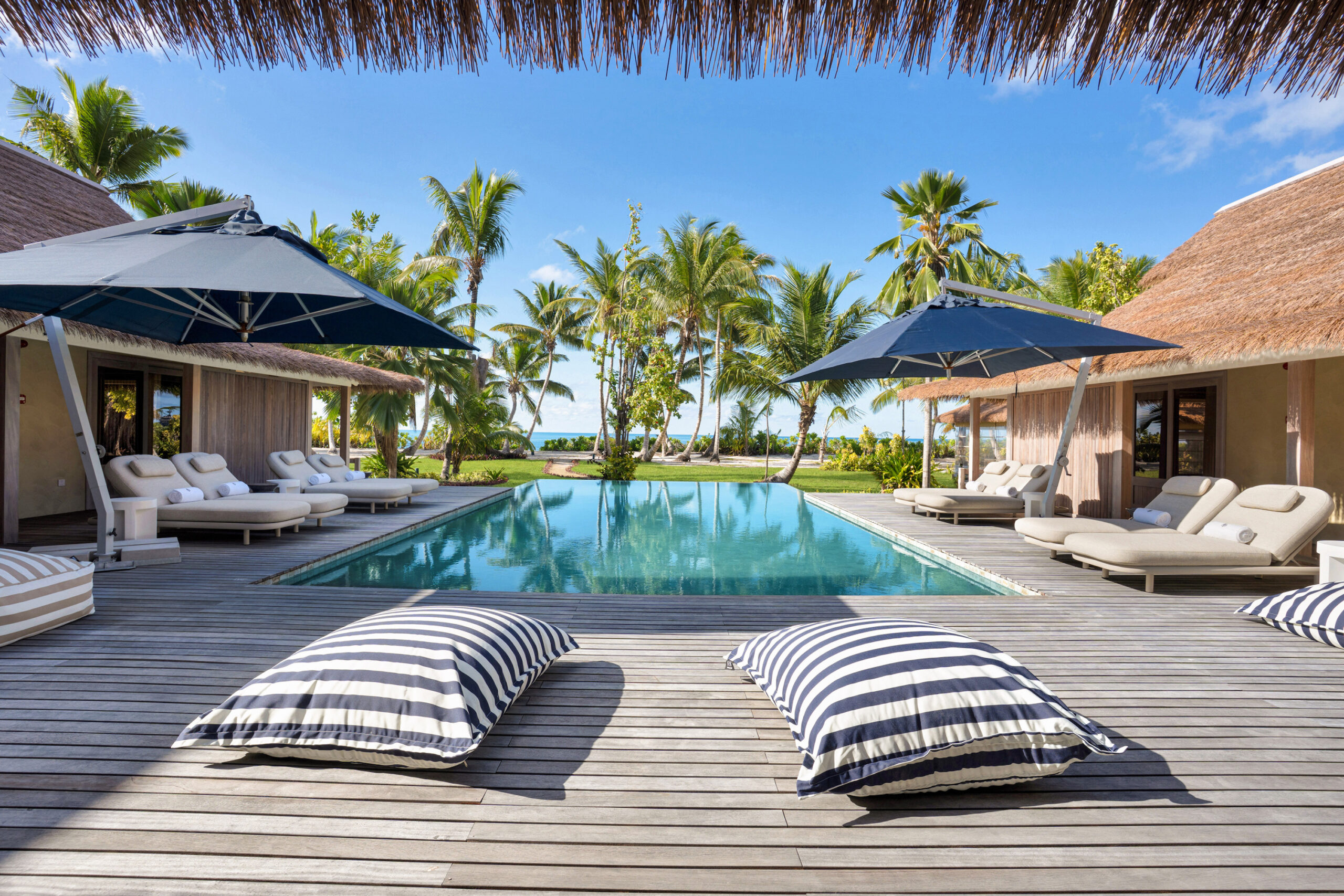 Four Seasons Resort Seychelles at Desroches Island – Villa mit privatem Pool unter Palmen