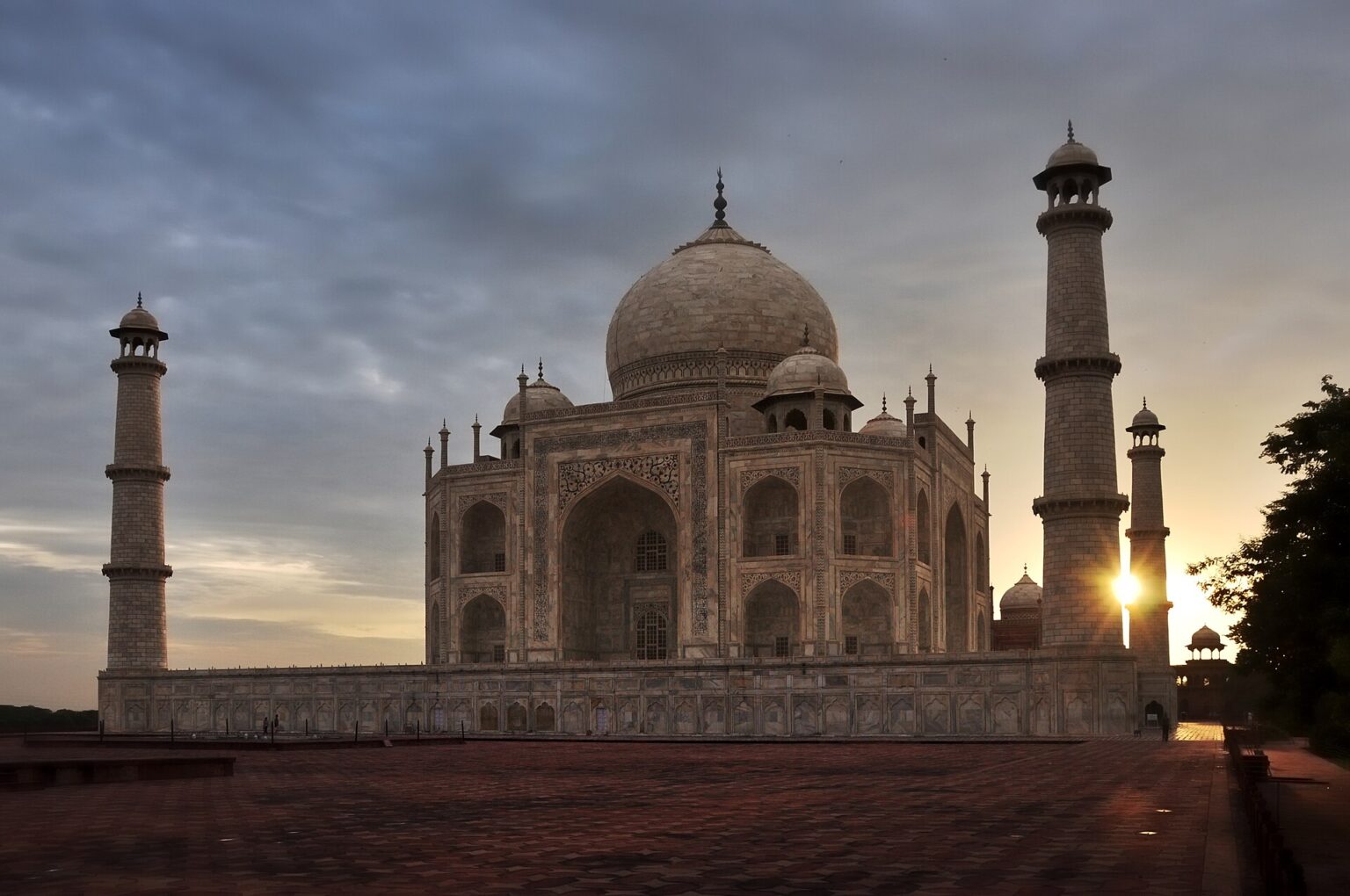 Das Taj Mahal bei Sonnenaufgang