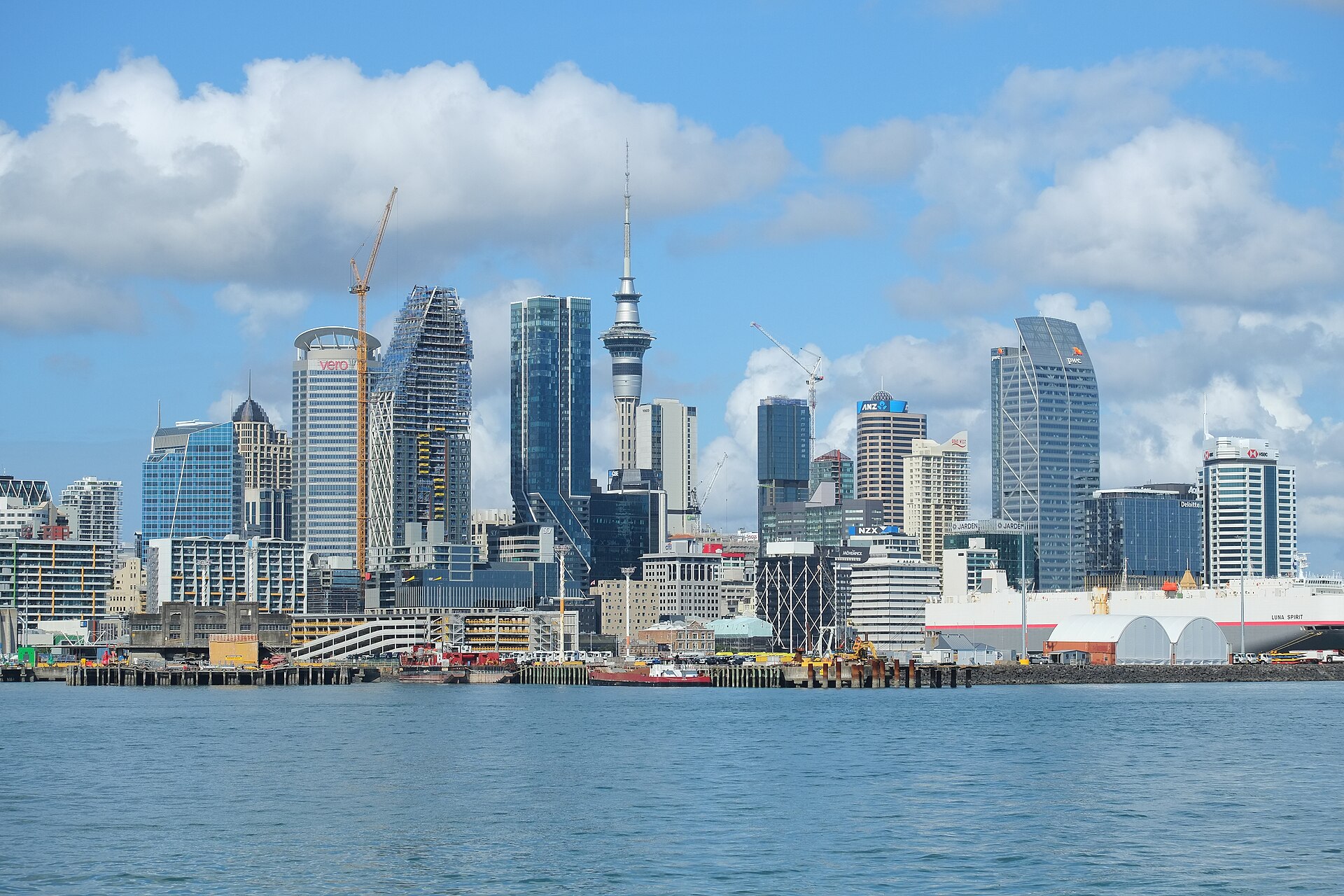 Skyline von Auckland vom Waitematā Harbour aus
