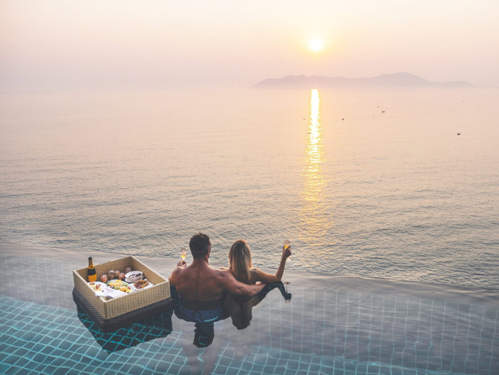 Floating Breakfast im privaten Pool der Seaview Pool Villa