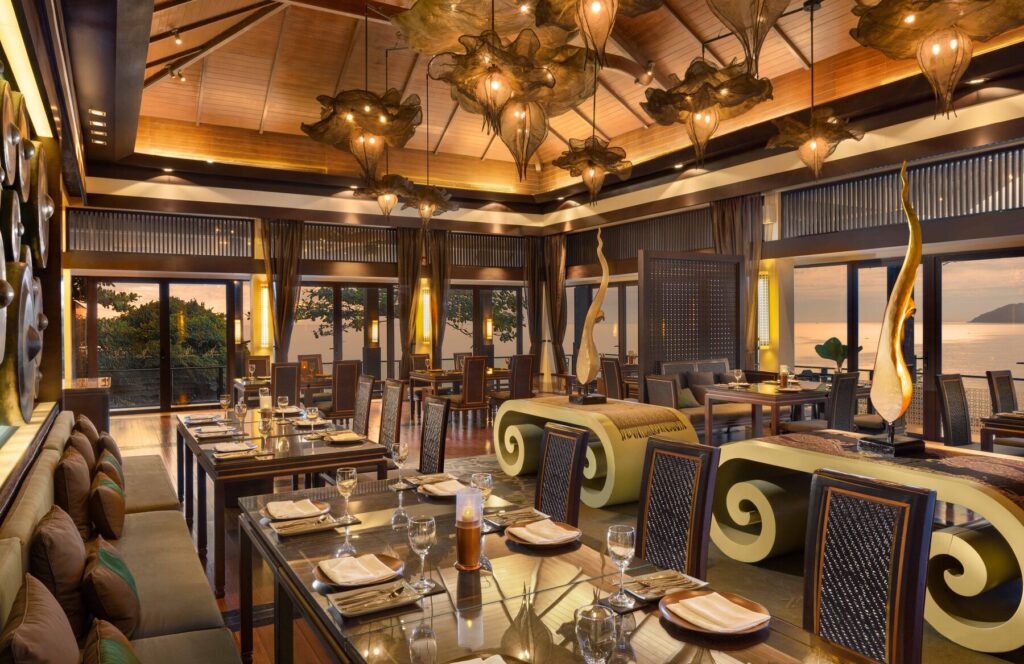 Innenbereich des Saffron-Restaurants im Banyan Tree Lăng Cô