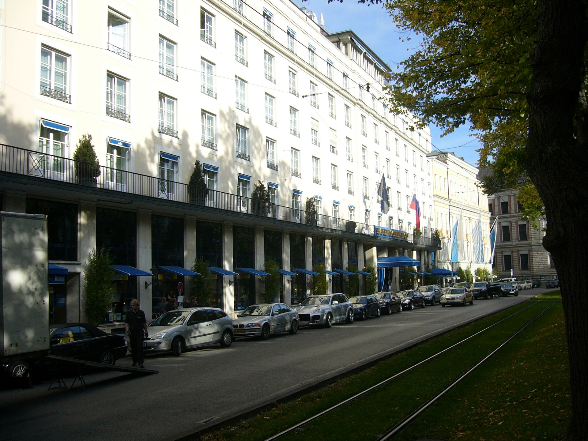 Bayerischer Hof, München: Atelier, Falk’s und der Münchner Mittwoch