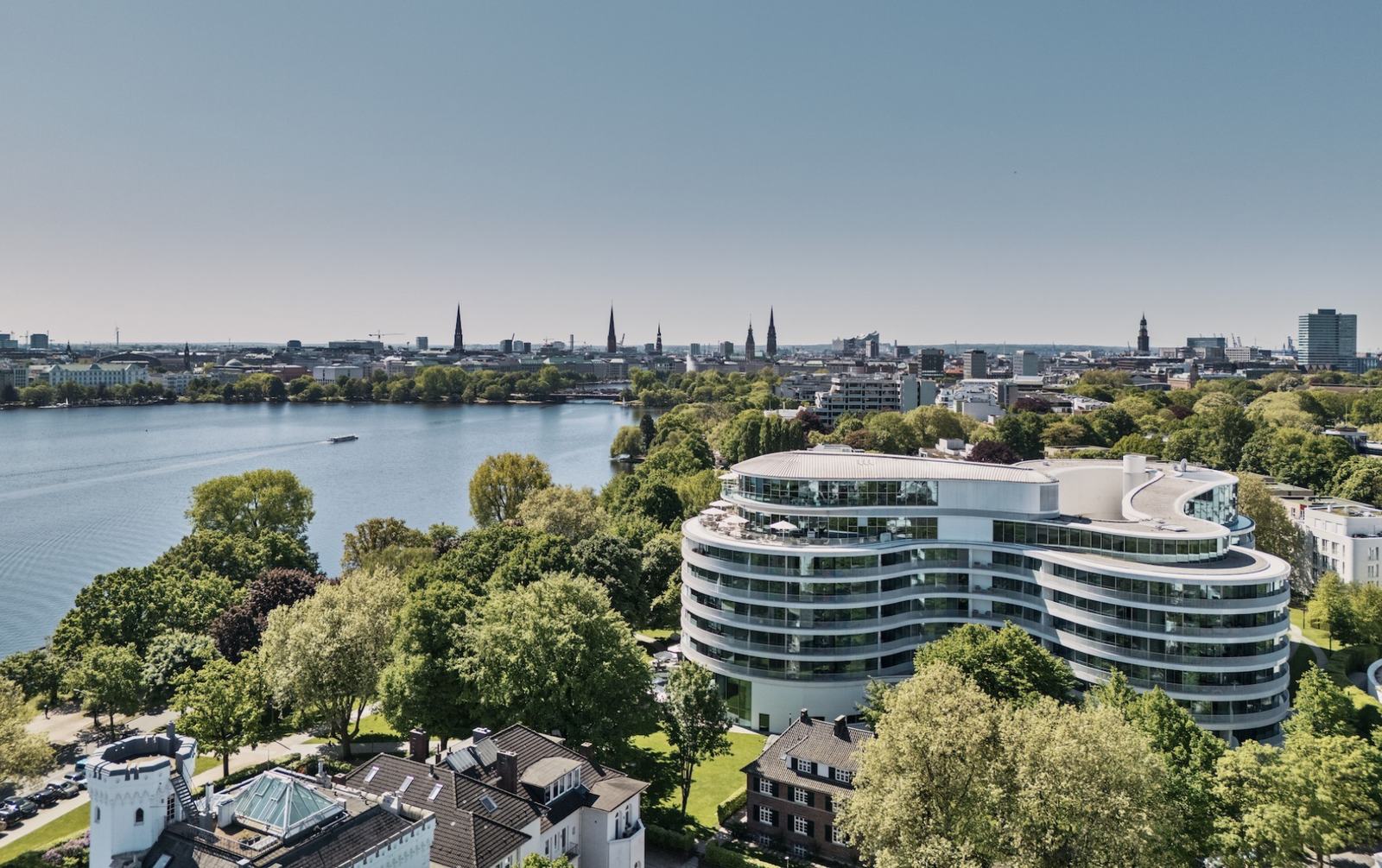 The Fontenay Hamburg: drei weiße Kreise an der Alster