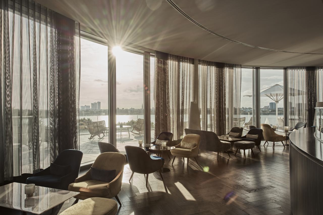 Fontenay Bar im sechsten Stock im Abendlicht