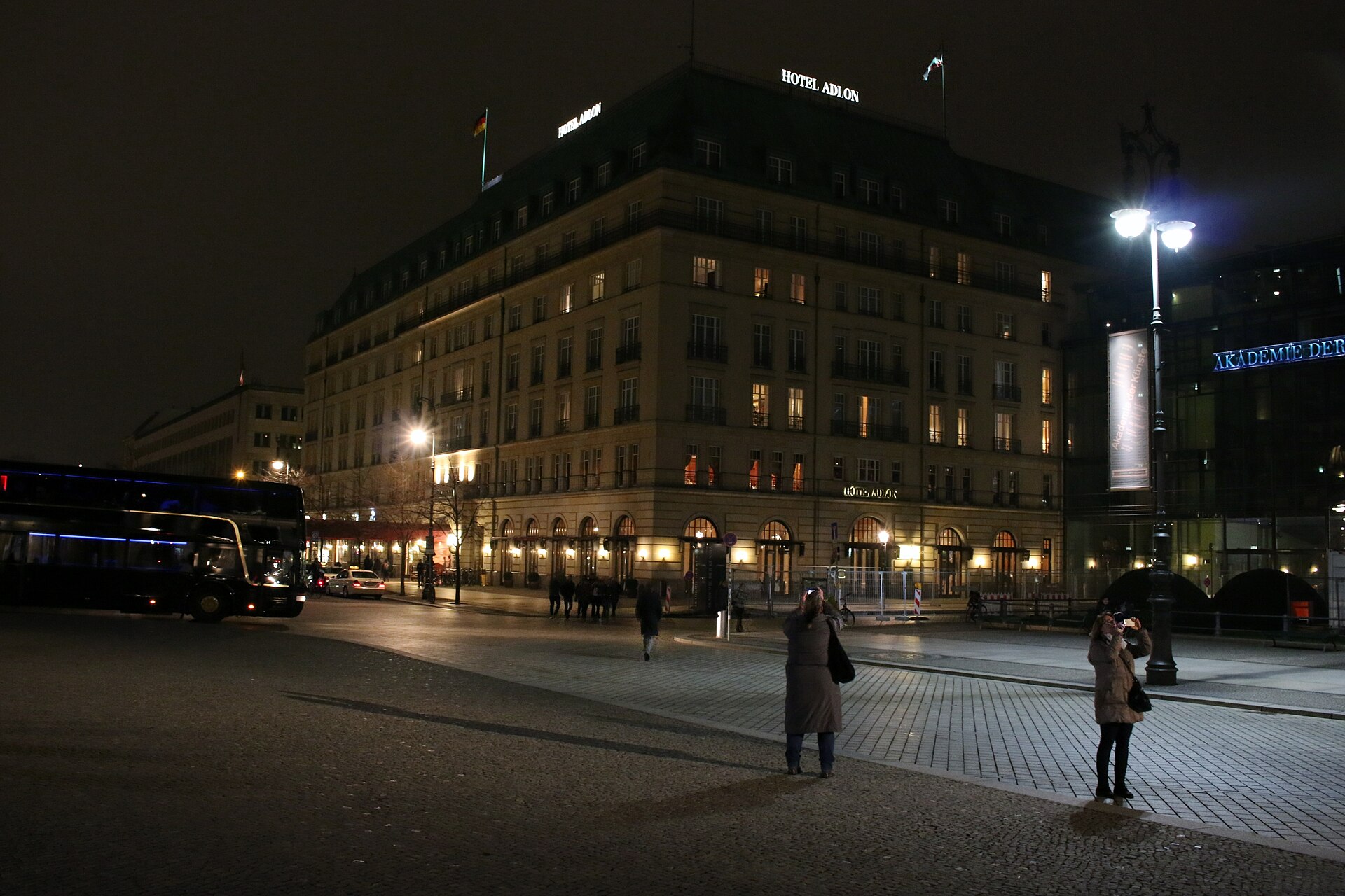 Hotel Adlon Kempinski, Berlin: Wenn man am Pariser Platz frühstückt