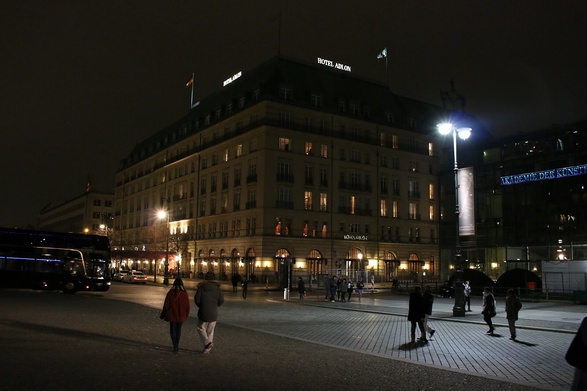 Hotel Adlon Kempinski, Berlin: Wenn man am Pariser Platz frühstückt