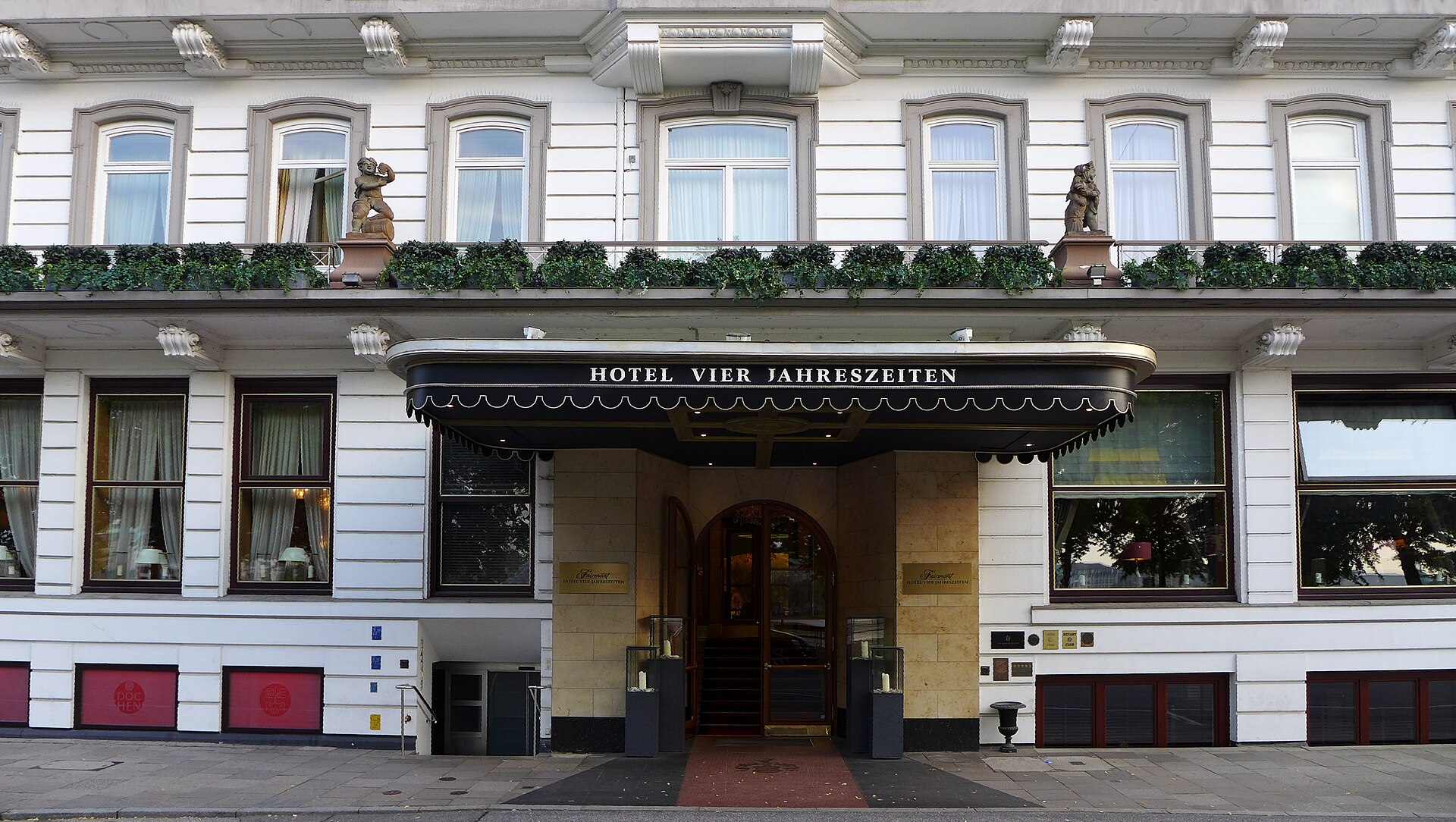 Hotel Vier Jahreszeiten, Hamburg: Eine Hanse-Suite, ein Haerlin-Menü