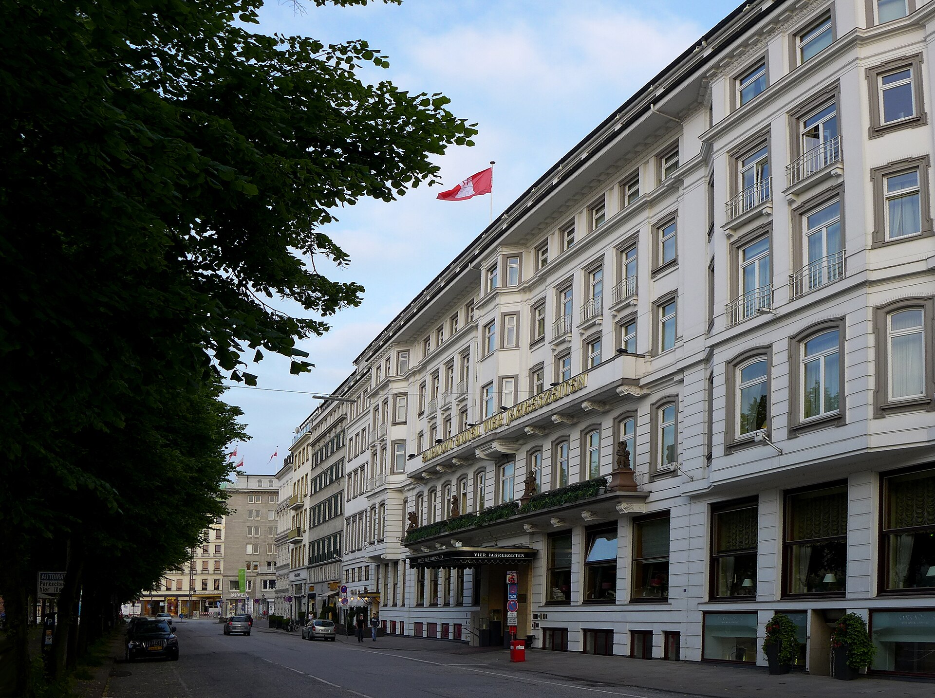 Hotel Vier Jahreszeiten, Hamburg: Eine Hanse-Suite, ein Haerlin-Menü