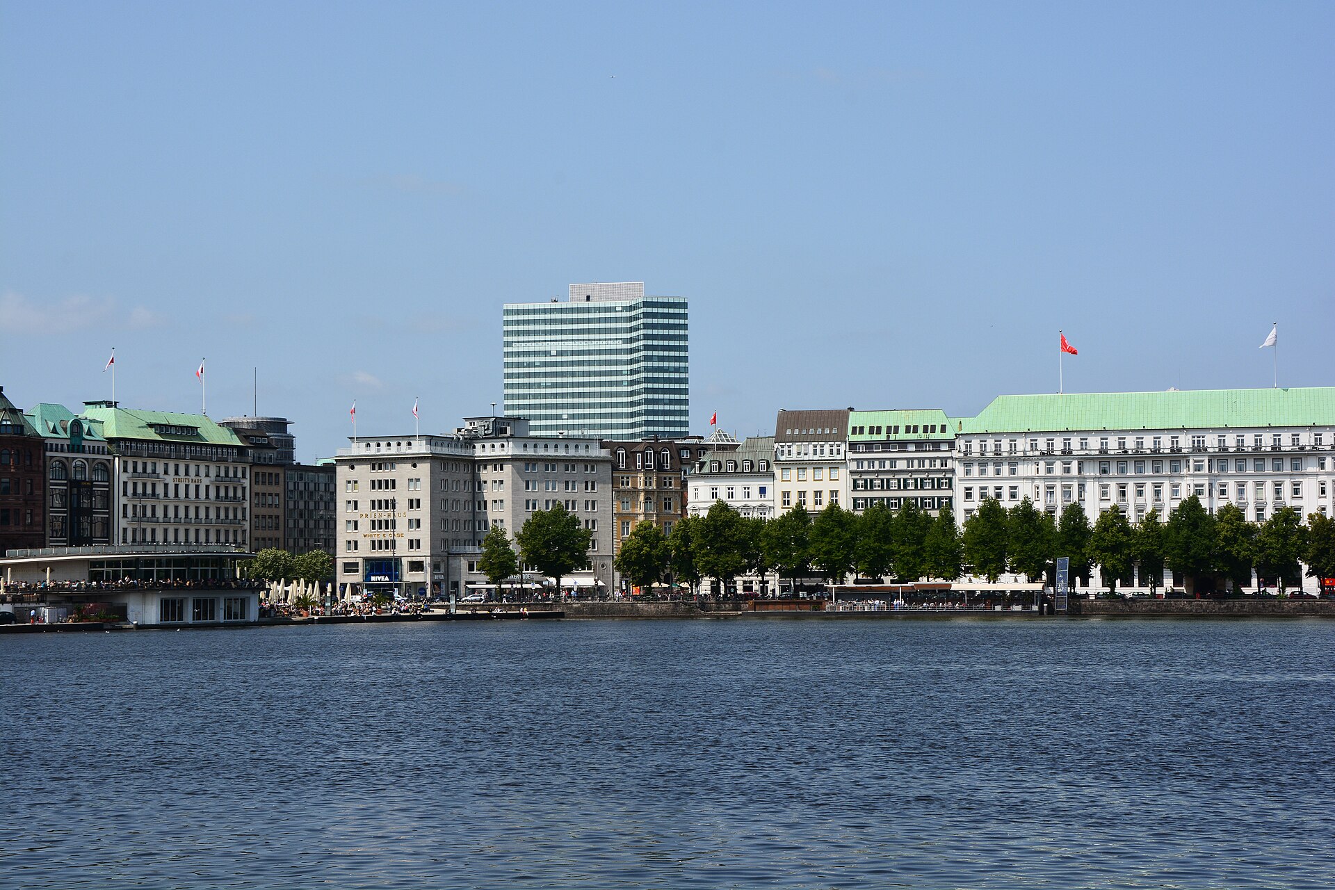 Hotel Vier Jahreszeiten, Hamburg: Eine Hanse-Suite, ein Haerlin-Menü