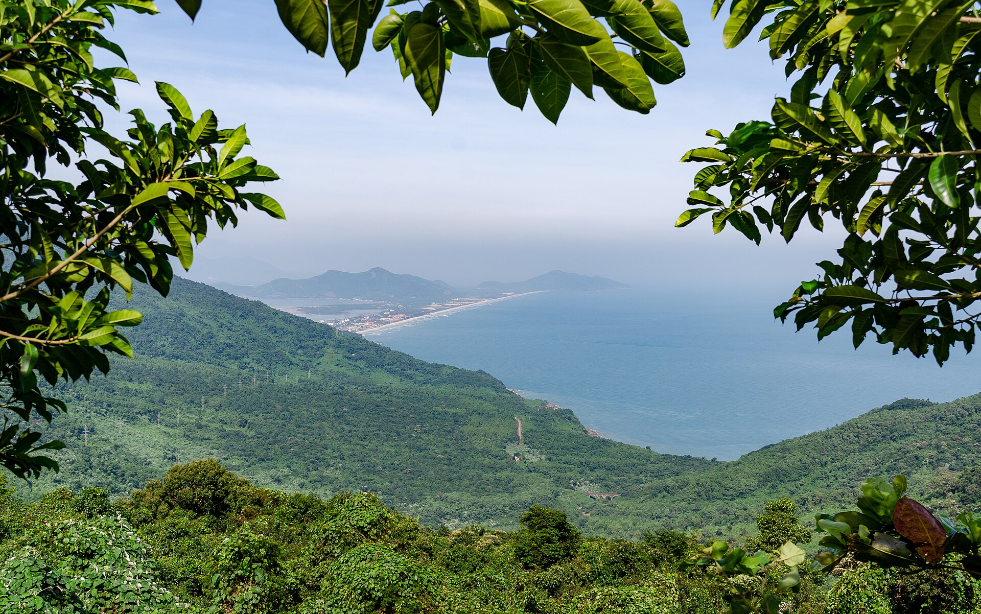 Blick vom Hải-Vân-Pass auf die Bucht von Lăng Cô