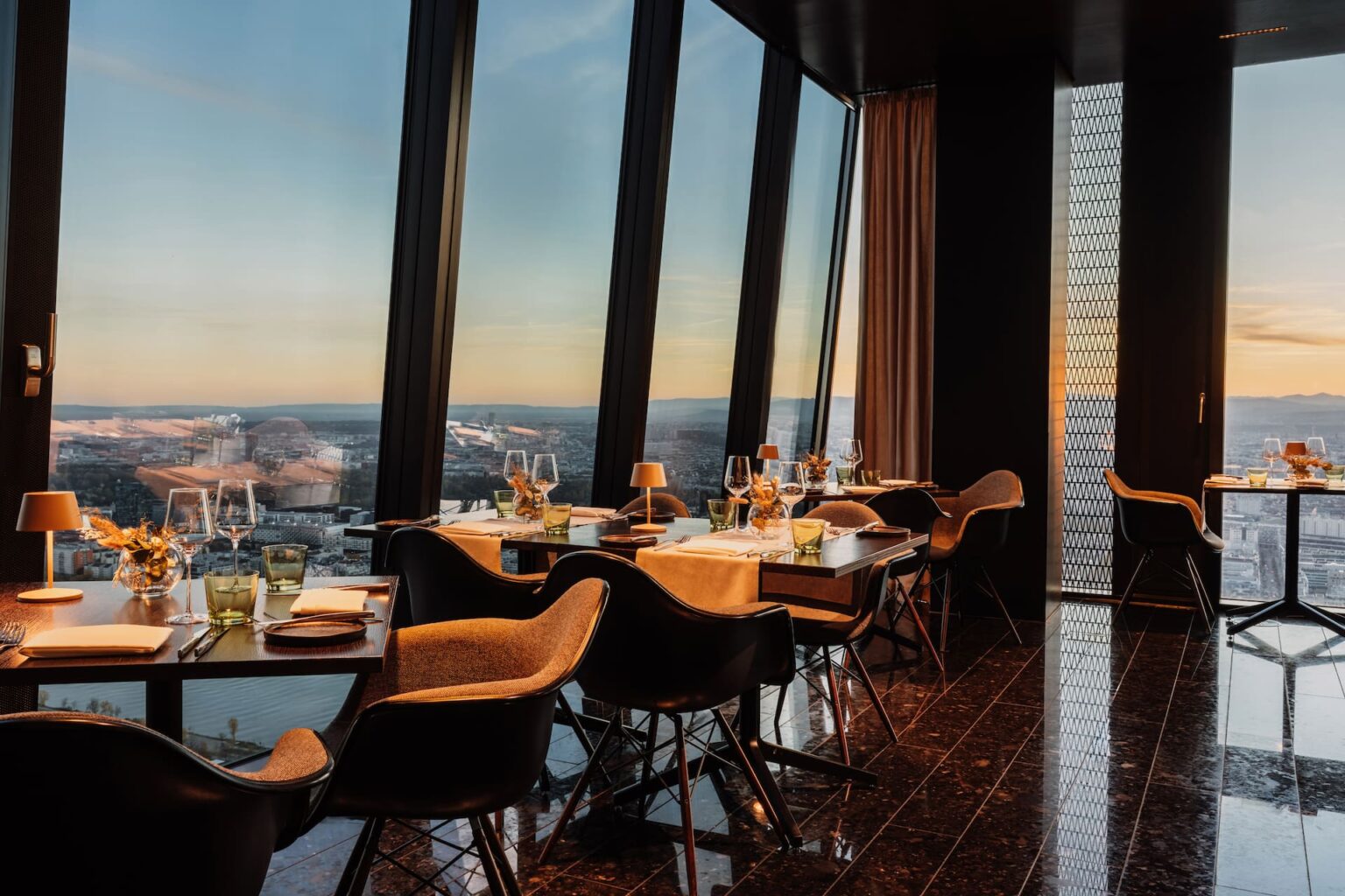 Restaurant Altia by Urrechu im 57. Stock bei Sonnenuntergang