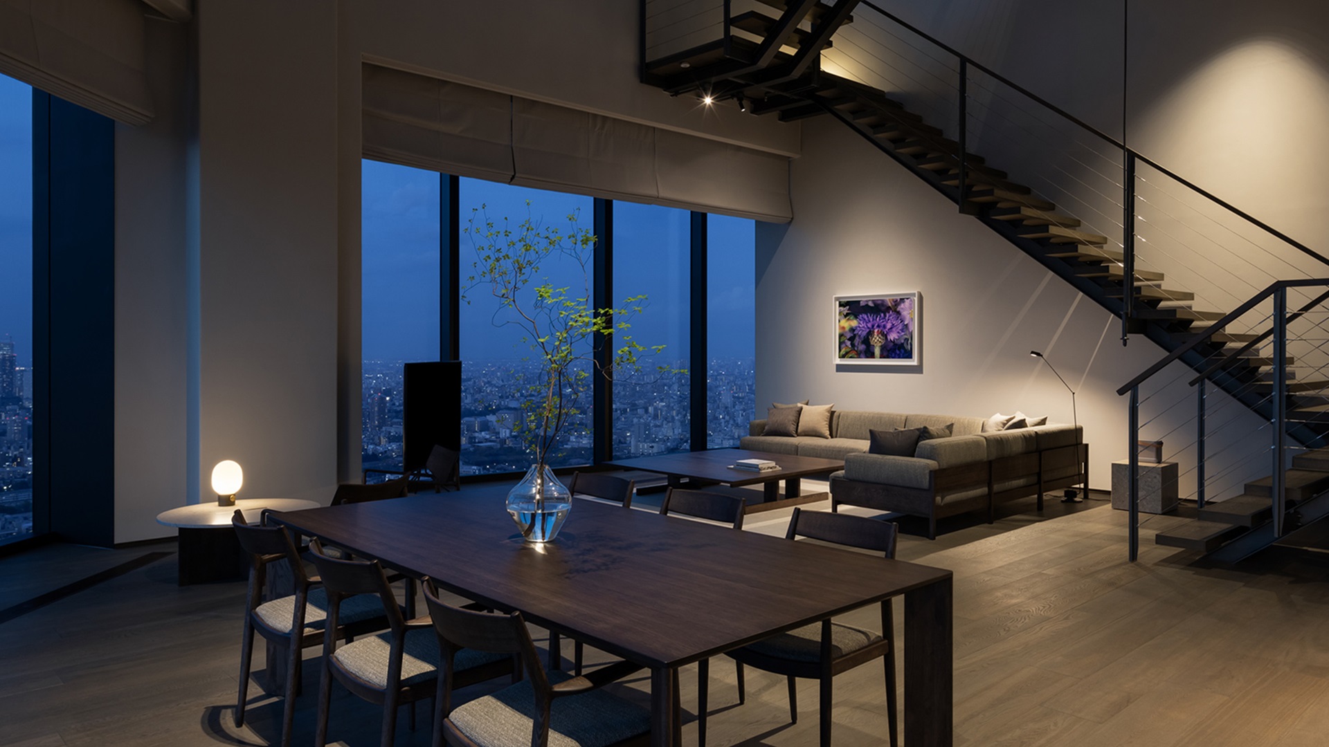 Penthouse «hana»: Maisonette mit Möbeln von Karimoku Case