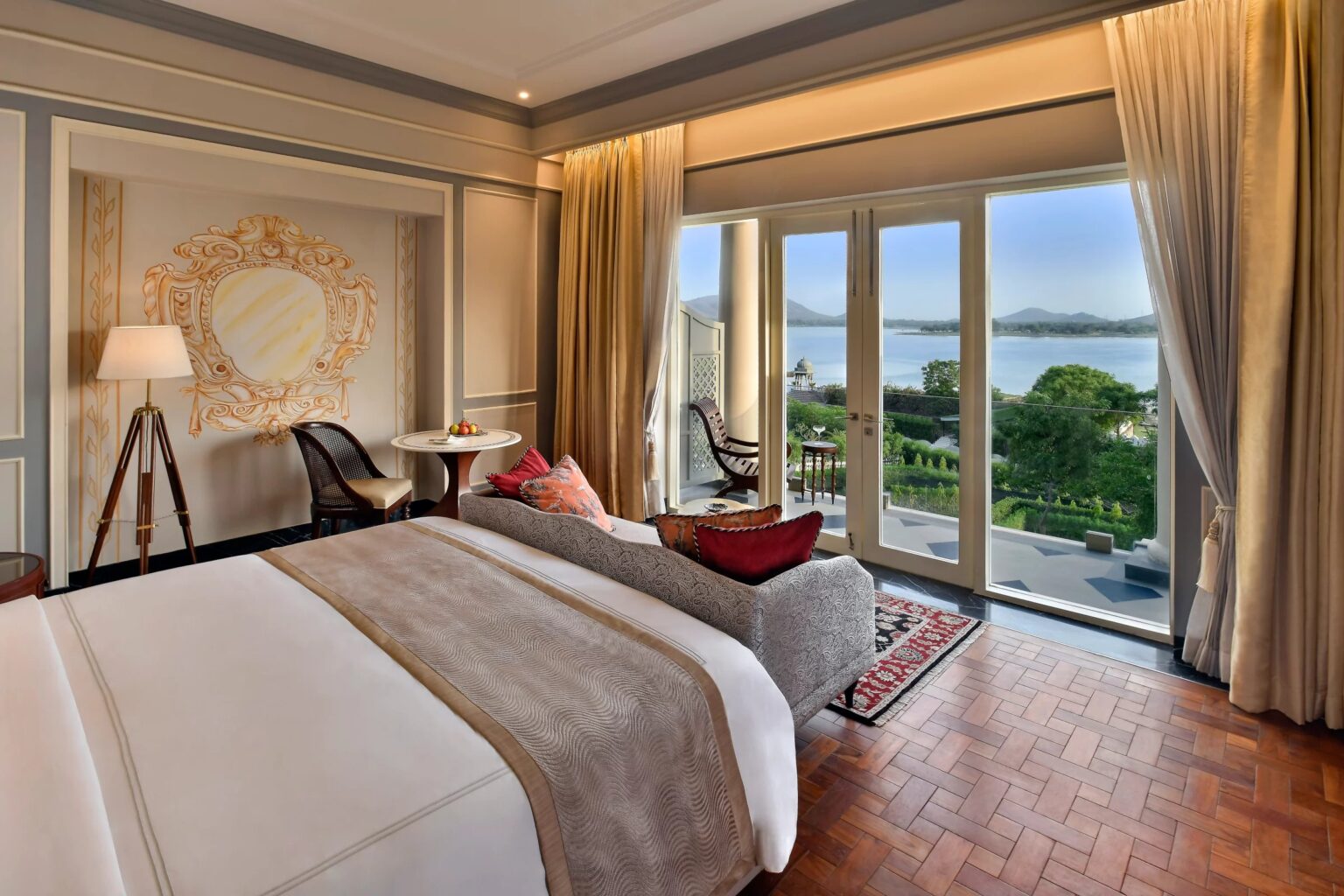 Flamingo Signature Room mit Balkon und Seeblick