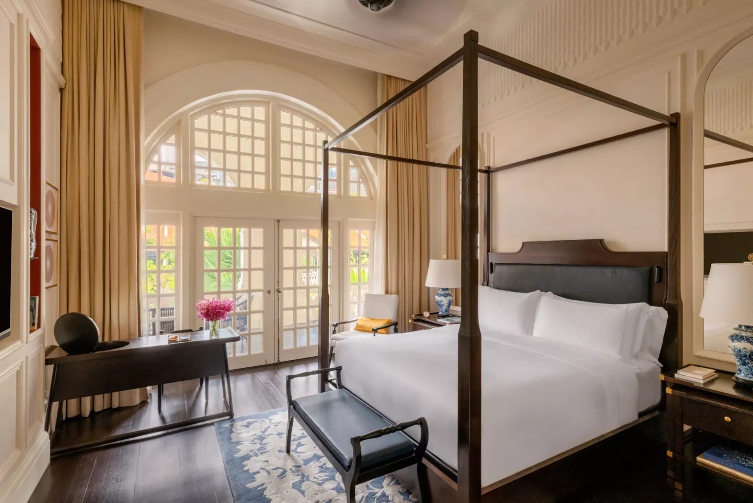 Raffles Singapore – Suite mit Himmelbett