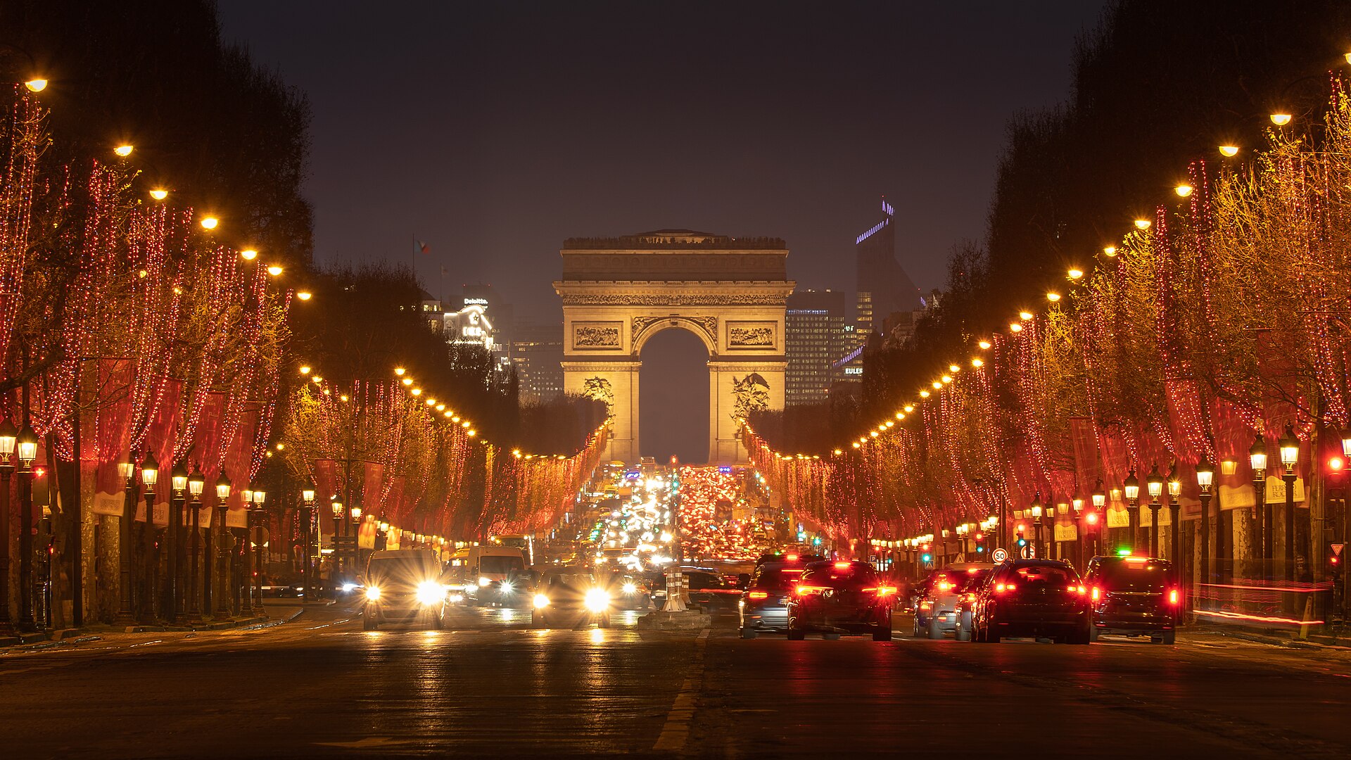Champs-Élysées zur blauen Stunde