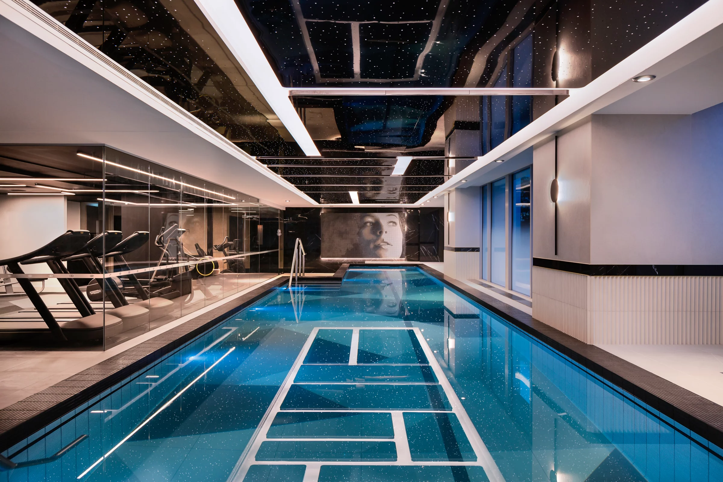 Beheizter 20-Meter-Innenpool