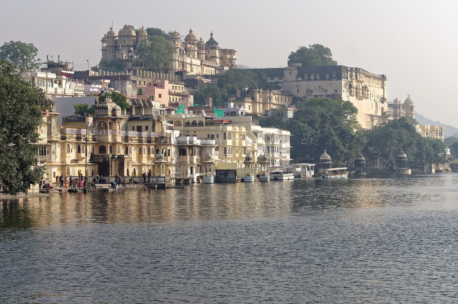 Lake Pichola und der City Palace von Udaipur